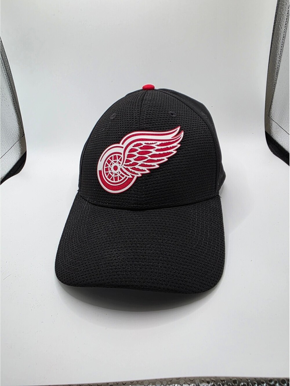 Detroit Red Wings Fanatics Authentic Pro R-Flex Black Hat S/M NHL